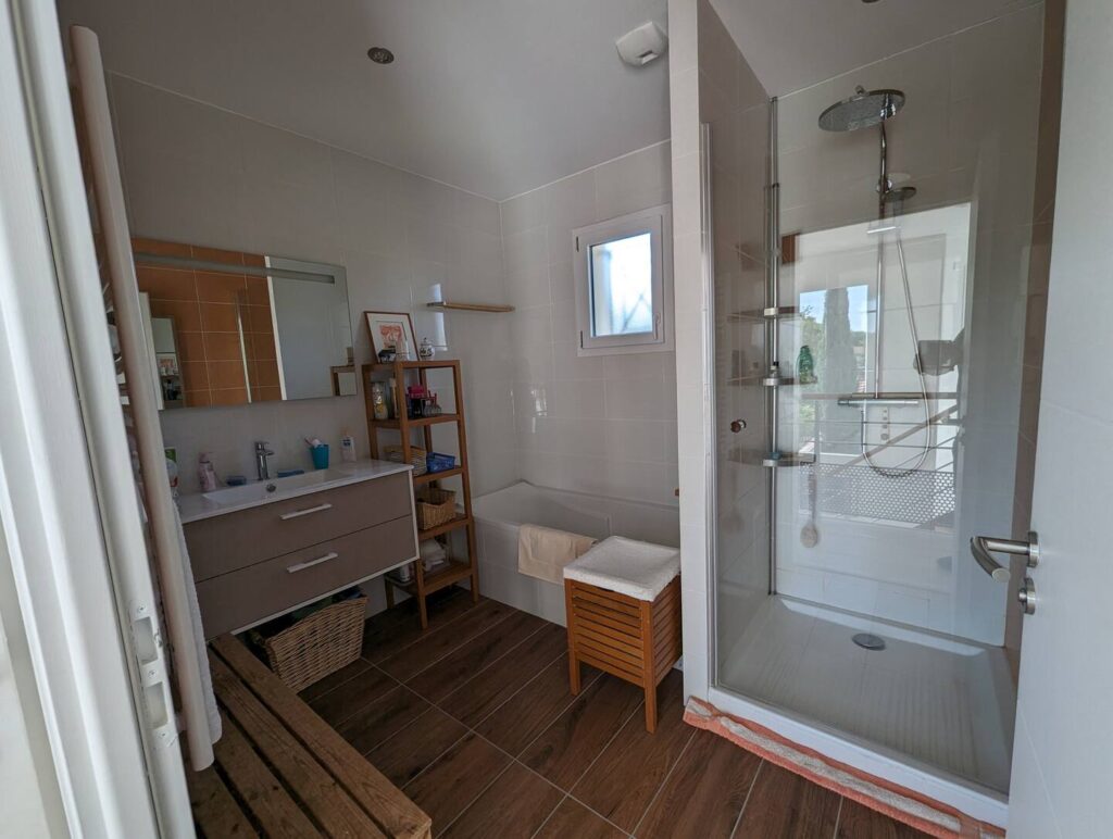 maison-genas-airbnb-salle-de-bain
